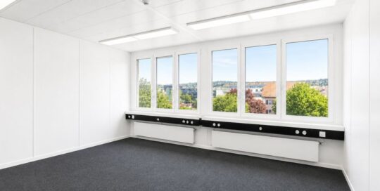 zu vermieten: Büroräumlichkeiten. Bild zeigt leeren Raum