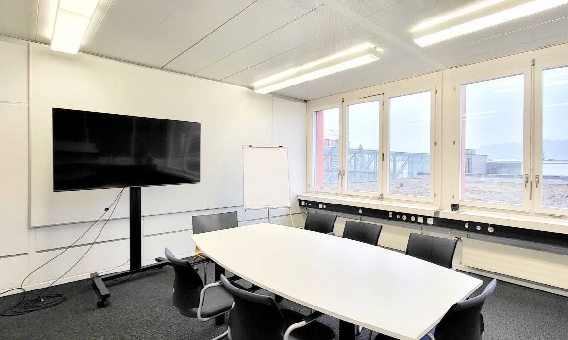 ZT Gebäude_Henzmannstrasse18_Sitzungszimmer.png zu vermieten: Büroräumlichkeiten. Bild zeigt Sitzungszimmer
